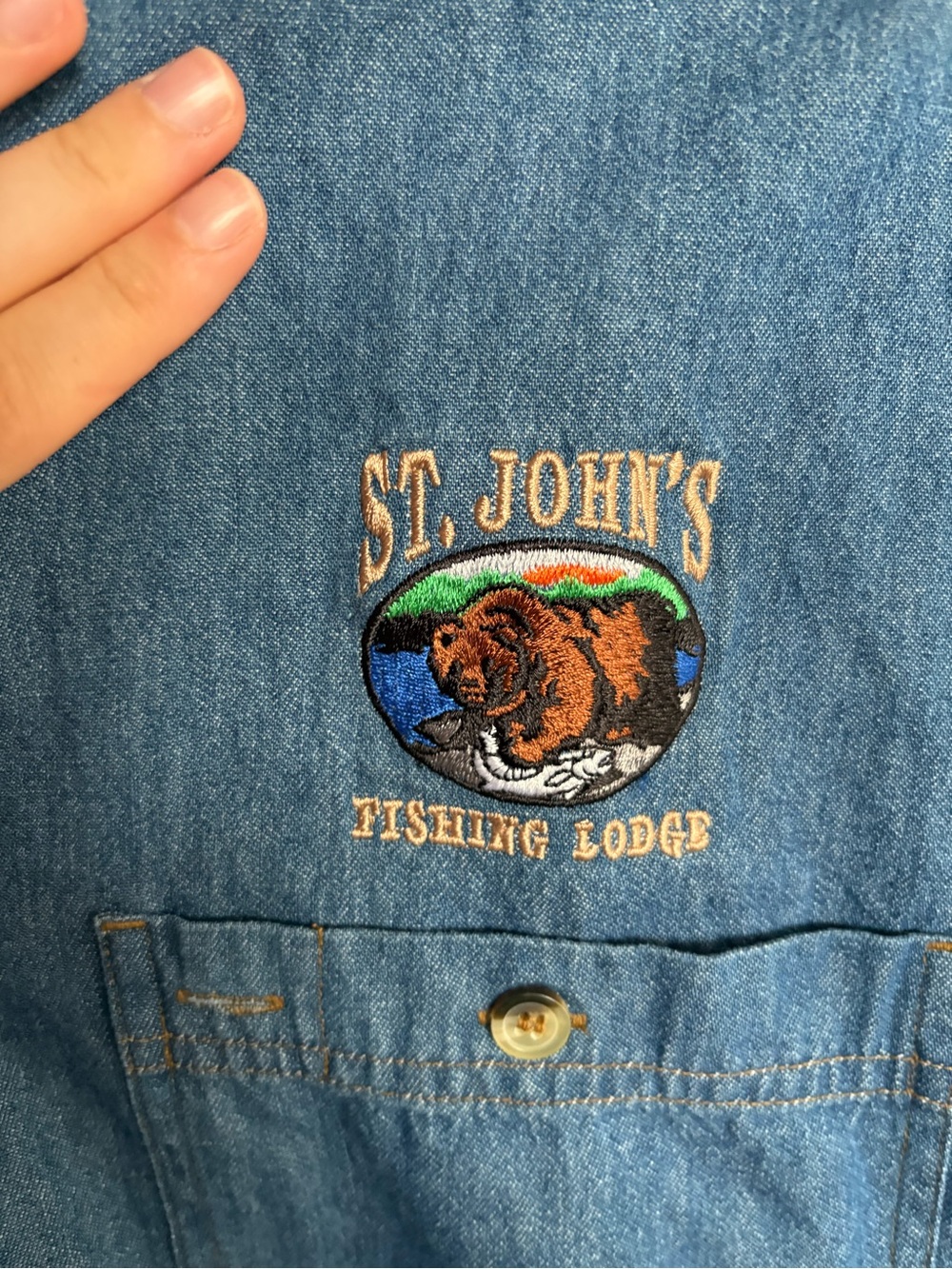 St. John’s Fishing Lodge Grizzly Bear Embroidered Button Up Shirt Large Fit